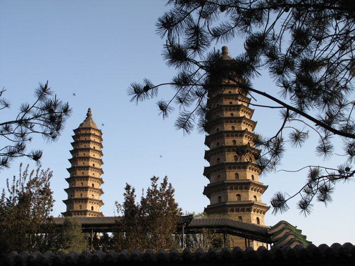 travel to Twin Pogoda Temple 